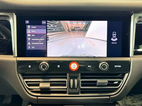 Used 2025 Porsche Macan image 16