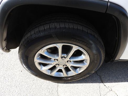 Used 2015 Jeep Grand Cherokee Limited AWD/4WD image 16