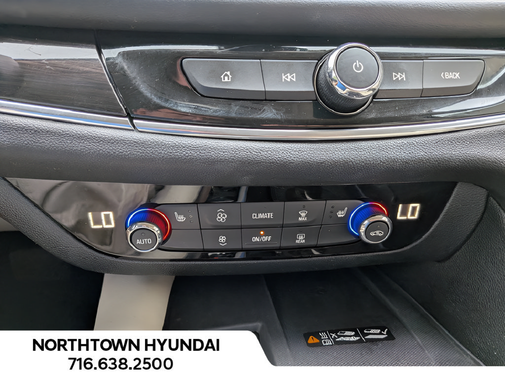 Used 2024 Buick Enclave Essence AWD/4WD image 18