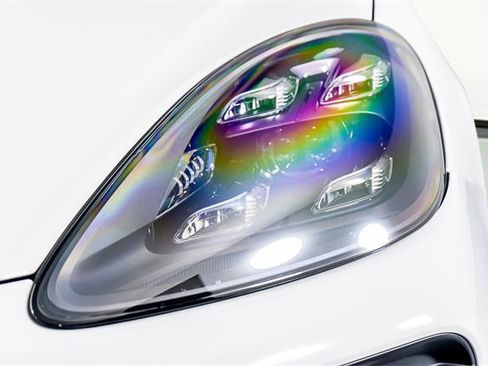 Used 2022 Porsche Cayenne S image 11