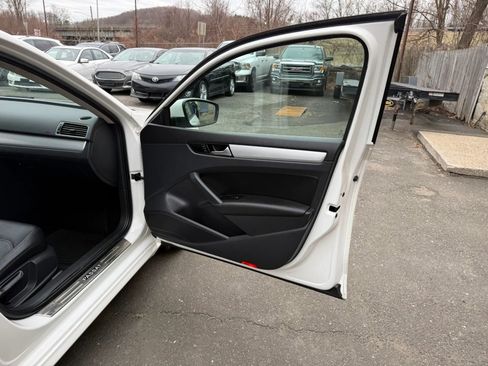 Used 2013 Volkswagen Passat TDI SE image 13