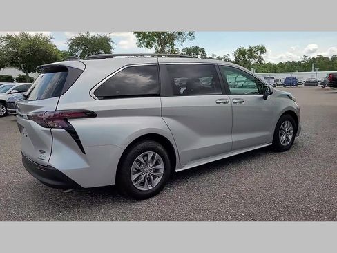 Used 2023 Toyota Sienna XLE image 29