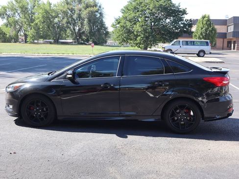 Used 2015 Ford Focus SE w/ SE Sport Package FWD image 9