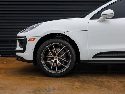 Certified 2023 Porsche Macan image 11