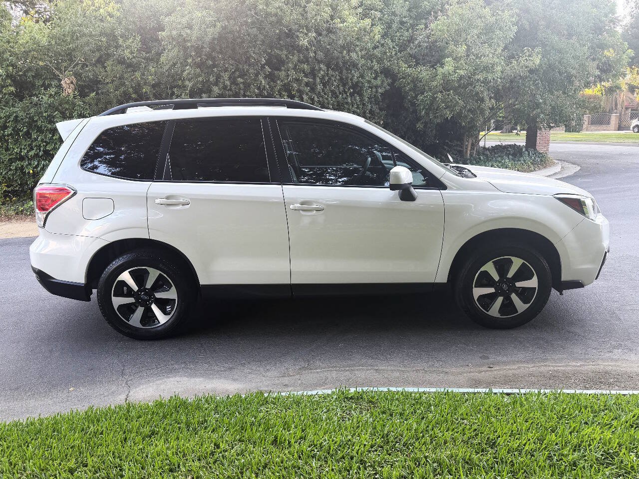 Used 2017 Subaru Forester 2.5i Premium AWD/4WD image 8