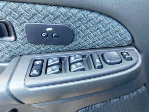 Used 2004 Chevrolet Avalanche Z71 w/ Sun And Sound Package image 12