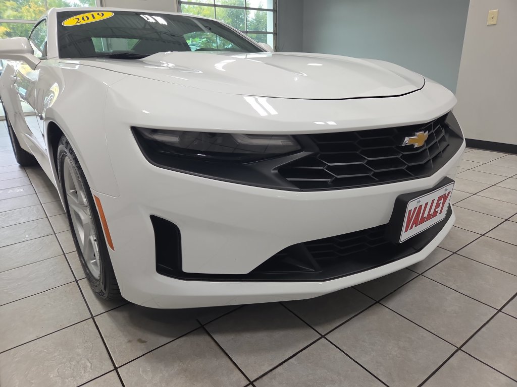 Used 2019 Chevrolet Camaro LT w/ Technology Package RWD image 17