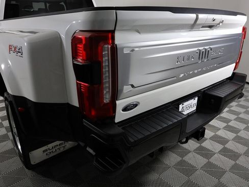 Used 2025 Ford F450 King Ranch w/ FX4 Off-Road Package image 57