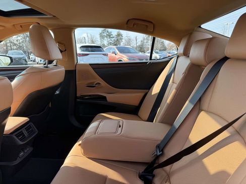 Used 2024 Lexus ES 250 w/ Premium Package image 16