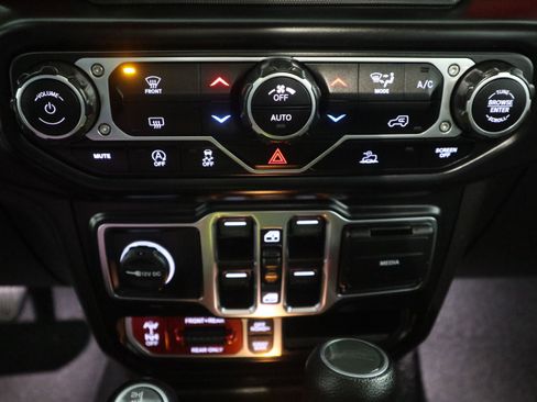 Used 2022 Jeep Gladiator Rubicon w/ LED Lighting Group image 25