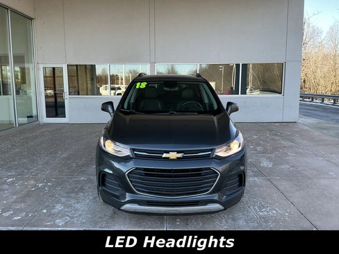 Used 2018 Chevrolet Trax LT w/ LT Convenience Package image 2