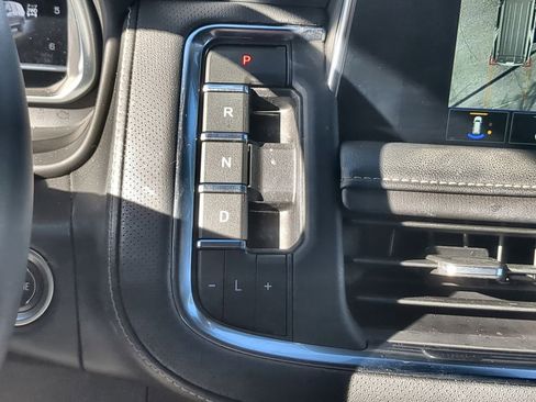 Used 2023 GMC Yukon XL SLT w/ SLT Premium Package image 16