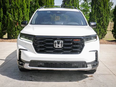 Used 2025 Honda Pilot TrailSport image 3