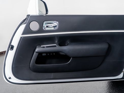 Used 2019 Rolls-Royce Wraith image 34