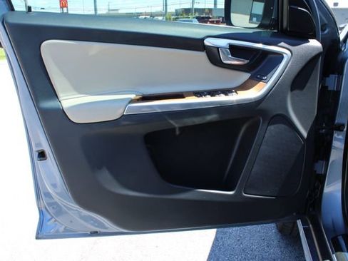Used 2017 Volvo XC60 T6 Inscription w/ Climate Package AWD/4WD image 10