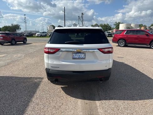 Used 2021 Chevrolet Traverse LT w/ LT Premium Package FWD image 7