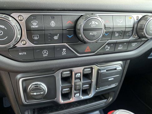 New 2026 Jeep Wrangler Unlimited Sahara AWD/4WD image 13