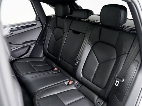 Used 2025 Porsche Macan image 27