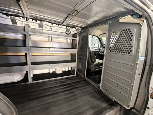 Used 2017 GMC Savana 2500 image 19