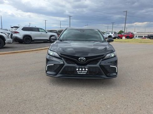 Used 2022 Toyota Camry SE FWD image 3