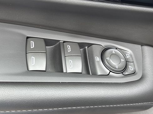 Used 2025 Chevrolet Suburban LT AWD/4WD image 24