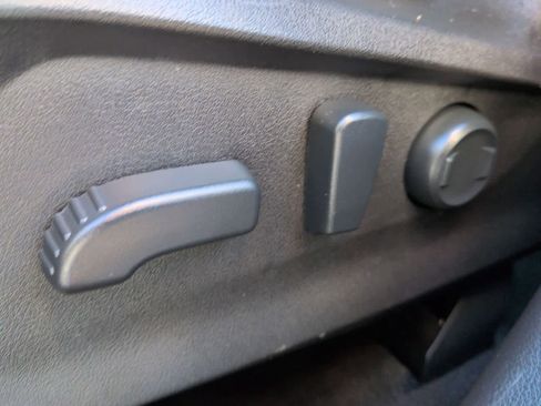 Used 2020 Subaru Forester Premium image 18