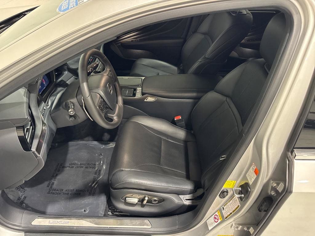 Used 2018 Lexus LS 500 w/ Accessory Package (Z1) RWD image 40