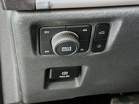 Used 2025 Ford Expedition Active AWD/4WD image 17