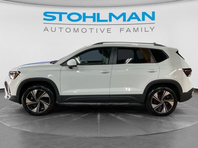 Used 2026 Volkswagen Taos SE AWD/4WD image 8