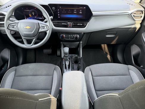Used 2025 Chevrolet TrailBlazer LT FWD image 17