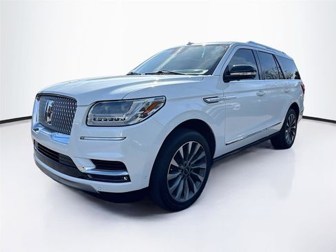 Used 2021 Lincoln Navigator Reserve w/ Luxury Package image 3