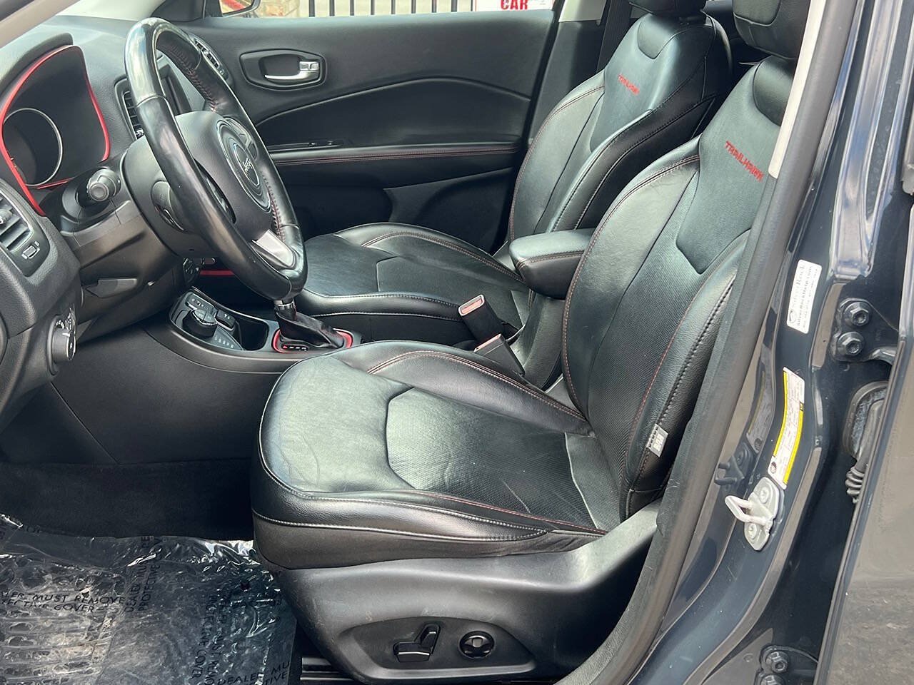 Used 2018 Jeep Compass Trailhawk w/ Leather Interior Group AWD/4WD image 17