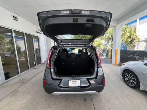 Used 2025 Kia Soul LX w/ LX Technology Package FWD image 29