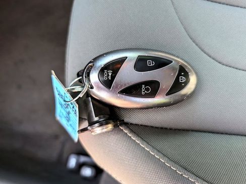 Used 2025 Hyundai Elantra SEL FWD image 30