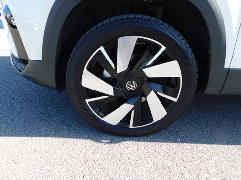 Used 2024 Volkswagen Taos SEL image 10