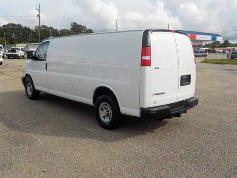 Used 2020 Chevrolet Express 2500 Extended w/ Enhanced Convenience Package RWD image 3