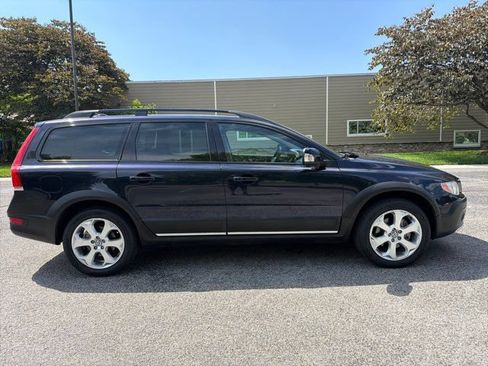 Used 2016 Volvo XC70 T5 Premier w/ Proximity Package FWD image 2