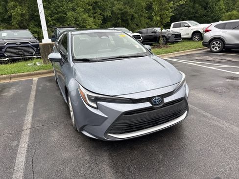 Used 2023 Toyota Corolla XLE FWD image 3