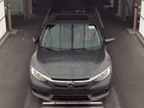 Used 2018 Honda Civic EX image 2