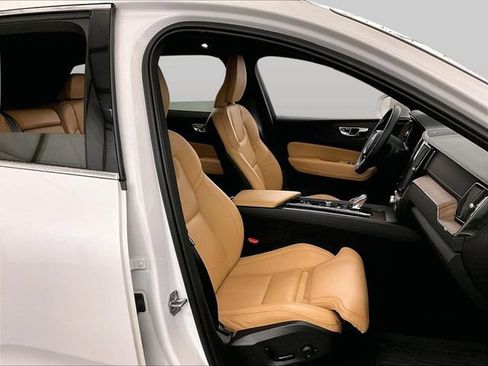 Used 2022 Volvo XC60 B6 Inscription AWD/4WD image 7
