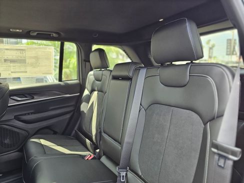 New 2026 Jeep Grand Cherokee Laredo image 24