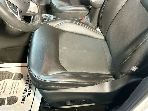 Used 2019 Jeep Compass Latitude w/ Popular Equipment Group AWD/4WD image 17