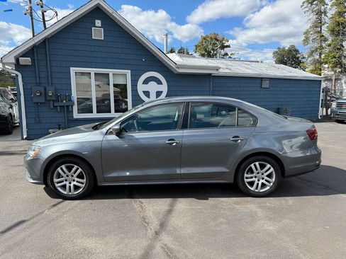Used 2018 Volkswagen Jetta S image 9