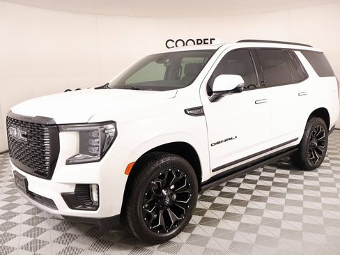 Used 2021 GMC Yukon Denali w/ Denali Premium Package image 10