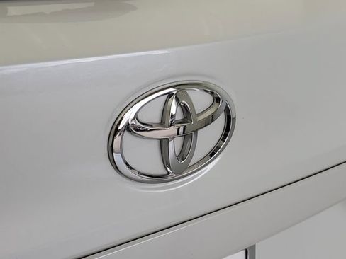 Used 2024 Toyota Corolla Cross LE FWD image 9