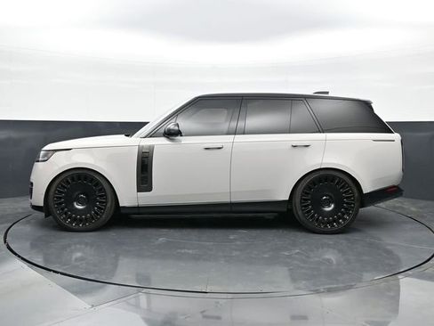 Used 2025 Land Rover Range Rover SV AWD/4WD image 4