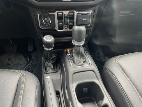 Used 2025 Jeep Wrangler Unlimited Sahara AWD/4WD image 11