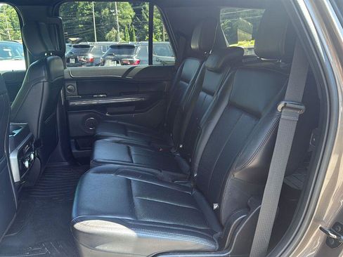 Used 2019 Ford Expedition XLT w/ Equipment Group 202A AWD/4WD image 9
