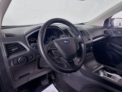 Certified 2019 Ford Edge SE image 9