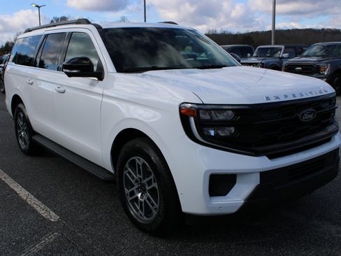 Used 2025 Ford Expedition Max Active image 4